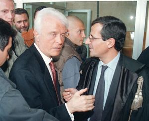 Caselli con il sostituto procuratore Guido Lo Forte al termine della prima udienza del processo a Marcello Dell' Utri, il 5 novembre 1997.