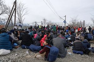 Profughi bloccati al confine fra Grecia e Macedonia.
