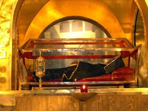 Il corpo di santa Rita a Cascia nell'urna