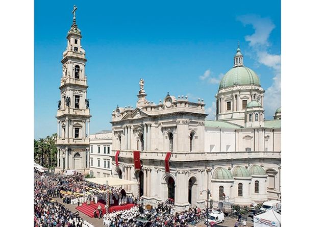 Santuario di Pompei. La Beata Vergine del Rosario - Famiglia Cristiana
