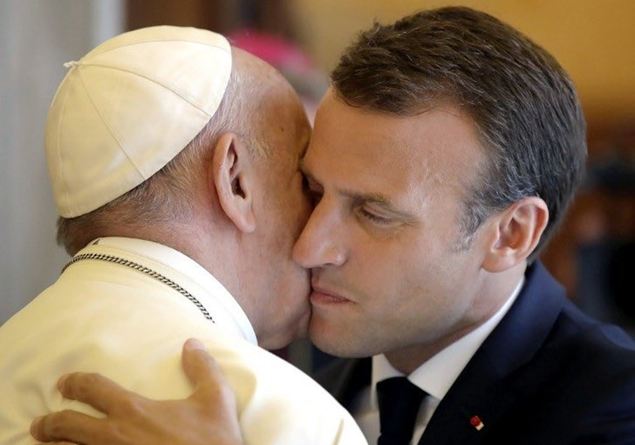 macronpapa_2429173.jpg